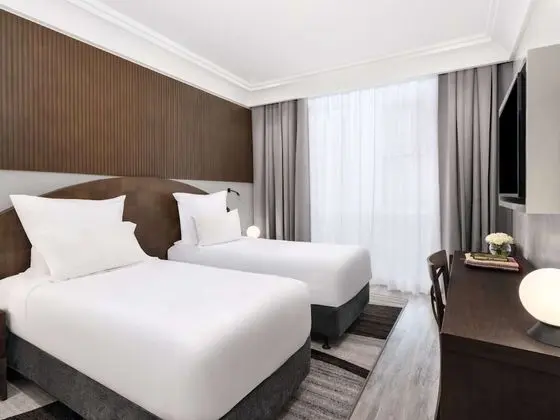Classic Executive Suite, 1 King Size Bed, 2 Single Size Beds, Partial Kaaba View