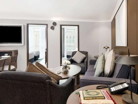 Classic Executive Suite, 1 King Size Bed, 2 Single Size Beds, Partial Kaaba View