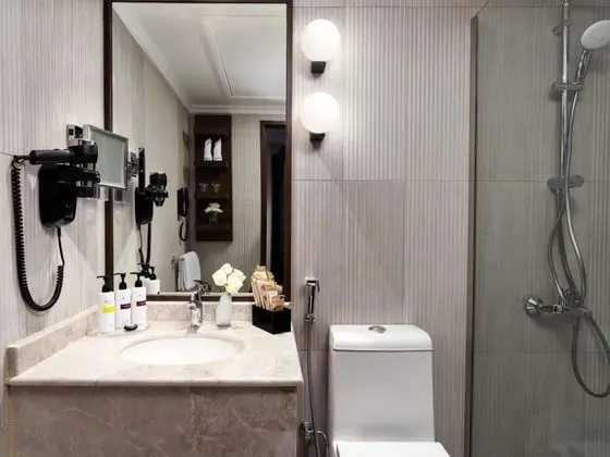 Classic Executive Suite, 1 King Size Bed, 2 Single Size Beds, Partial Kaaba View