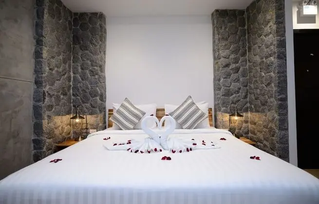 1 Bedroom Pool Suite