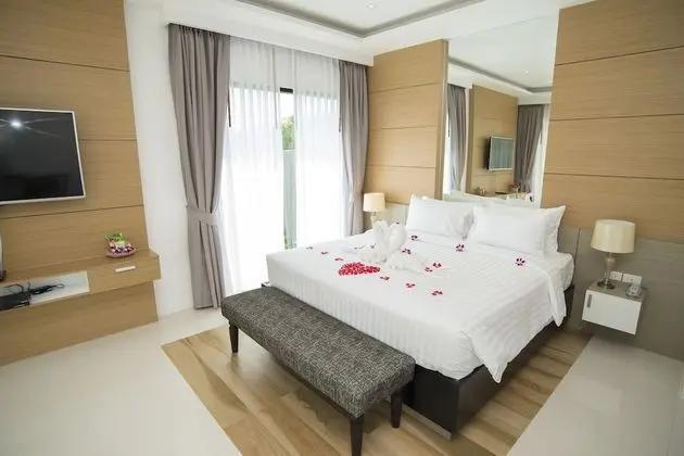 1 Bedroom Pool Suite