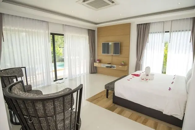 1 Bedroom Pool Suite