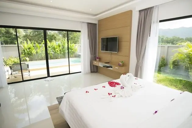 1 Bedroom Pool Suite