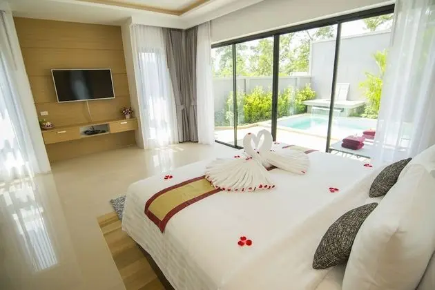 2 Bedroom Pool Suite