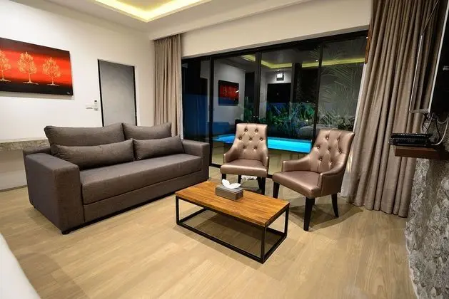Suit Pool View One Bedroom