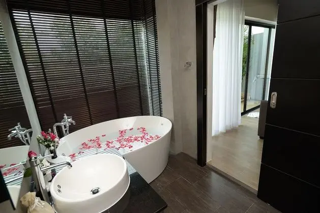 Suit Pool View One Bedroom
