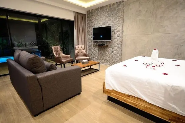 Suit Pool View One Bedroom