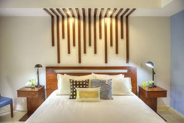 DI SUITE - Kitchen & 1 King Bed