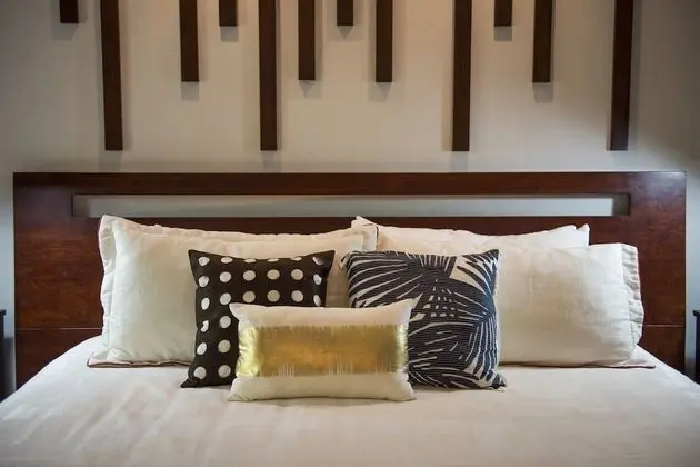 DI SUITE - Kitchen & 1 King Bed