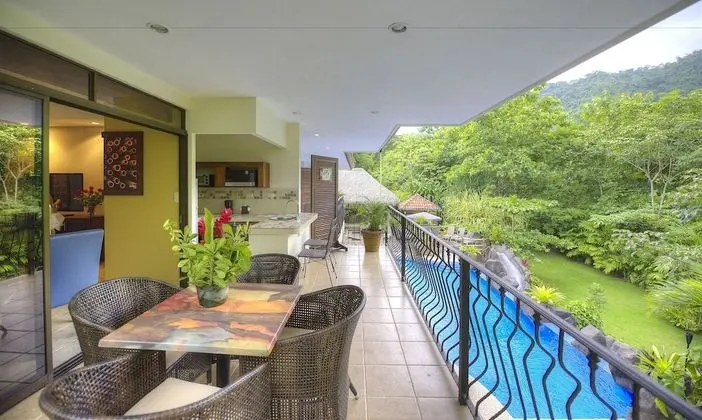 DI SUITE - Kitchen & 1 King Bed