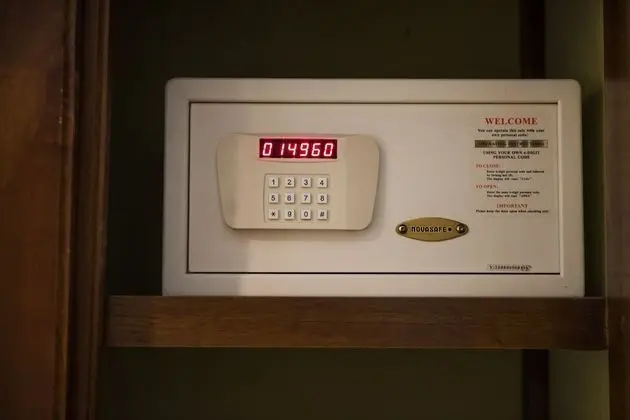 DI SUITE - Kitchen & 1 King Bed