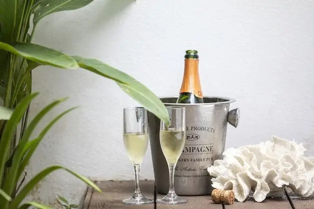 KAL SUITE - Private Jacuzzi & 1 King Bed