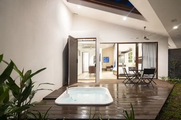 KAL SUITE - Private Jacuzzi & 1 King Bed