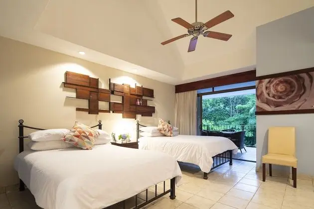 YAMIPA SUITE - Kitchen & 2 Queen Beds