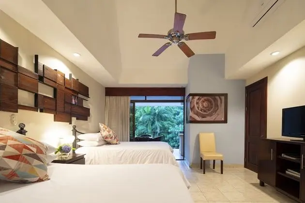 YAMIPA SUITE - Kitchen & 2 Queen Beds