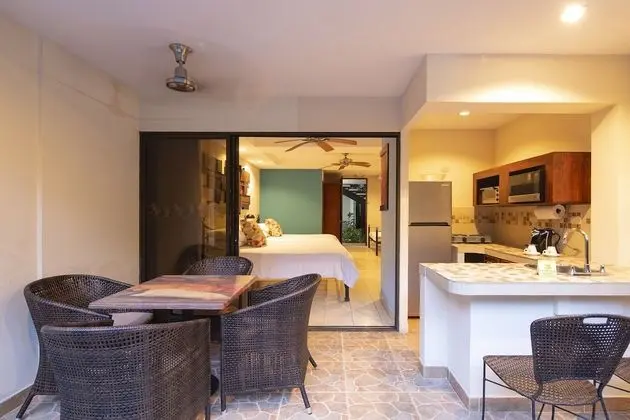 YAMIPA SUITE - Kitchen & 2 Queen Beds