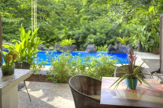 YAMIPA SUITE - Kitchen & 2 Queen Beds