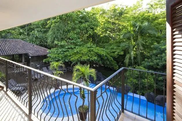 YAMIPA SUITE - Kitchen & 2 Queen Beds