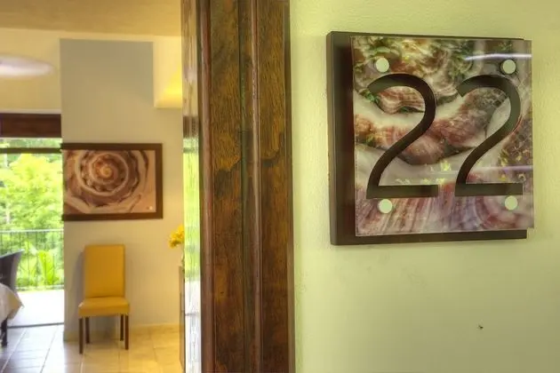 YAMIPA SUITE - Kitchen & 2 Queen Beds