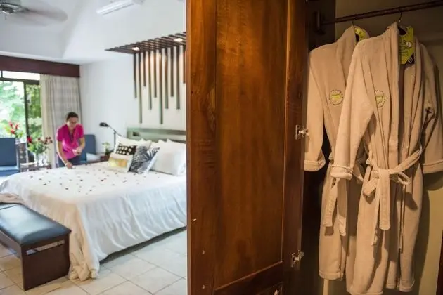 YAMIPA SUITE - Kitchen & 2 Queen Beds