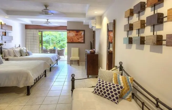 YAMIPA SUITE - Kitchen & 2 Queen Beds