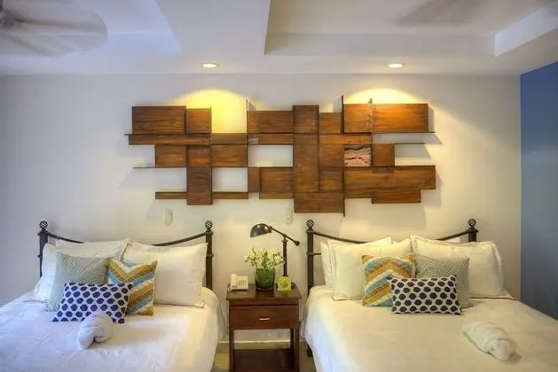 YAMIPA SUITE - Kitchen & 2 Queen Beds