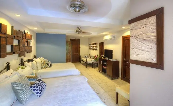 YAMIPA SUITE - Kitchen & 2 Queen Beds