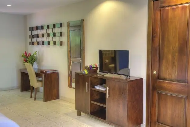 YAMIPA SUITE - Kitchen & 2 Queen Beds