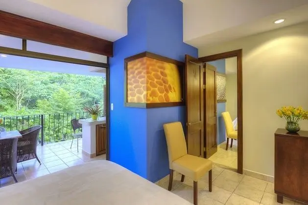 YAMIPA SUITE - Kitchen & 2 Queen Beds