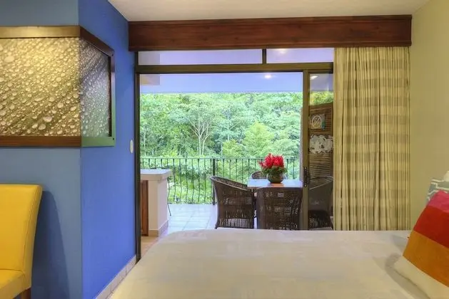 YAMIPA SUITE - Kitchen & 2 Queen Beds