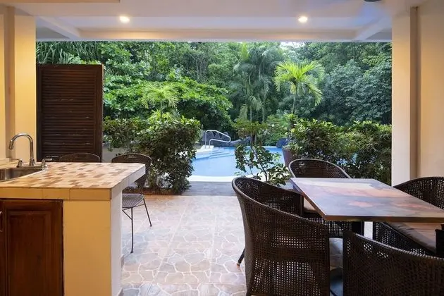 YAMIPA SUITE - Kitchen & 2 Queen Beds