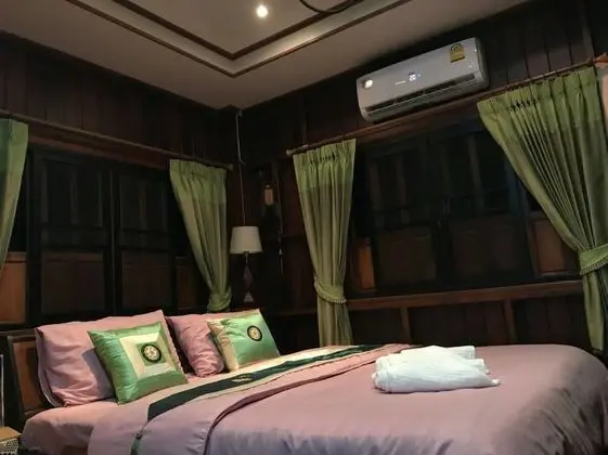Phop Phra Room