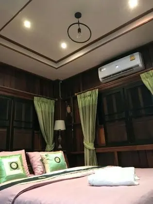 Phop Phra Room