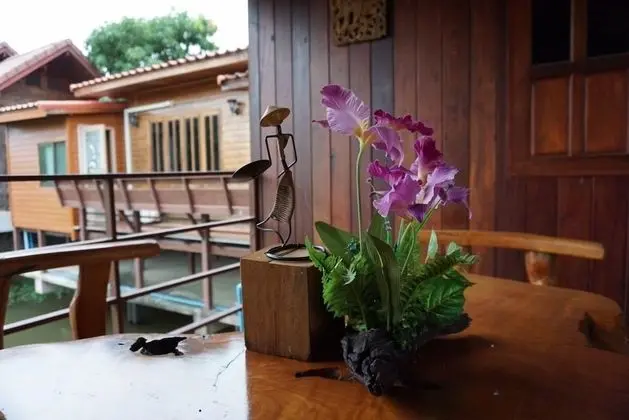 Phop Phra Room