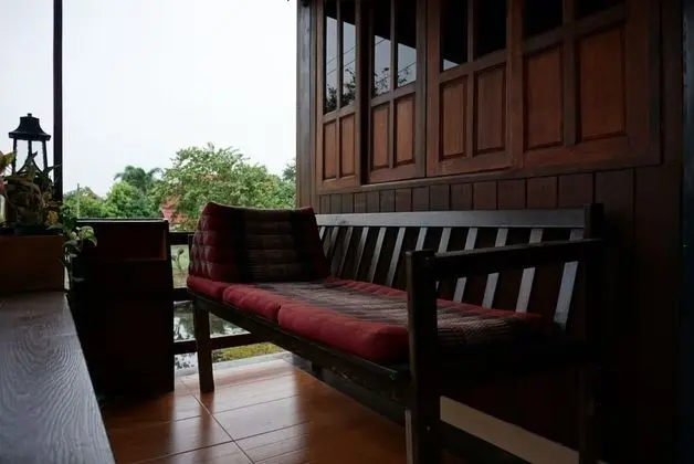 Phop Phra Room