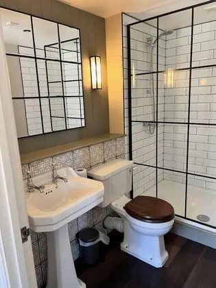 Tek Büyük Yataklı Oda, Banyolu/Duşlu