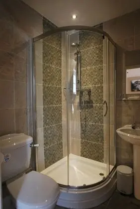 Tek Büyük Yataklı Oda, Banyolu/Duşlu