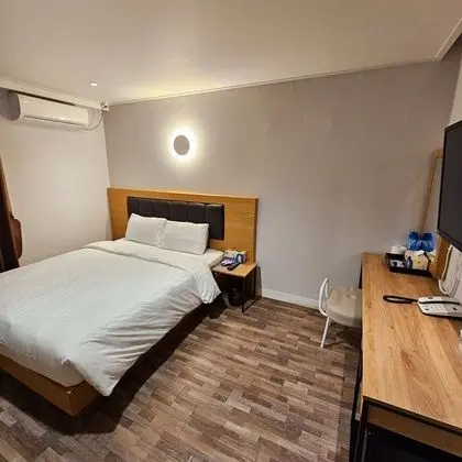Business Tek Büyük Yataklı Oda