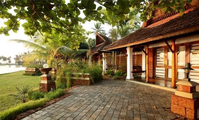 Villa, Göl Manzaralı