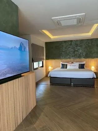Beach Front Suite with One Way Airport Transfer