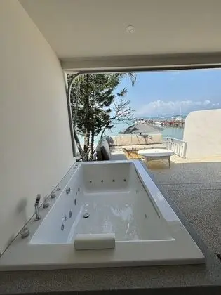 Beach Front Suite with One Way Airport Transfer