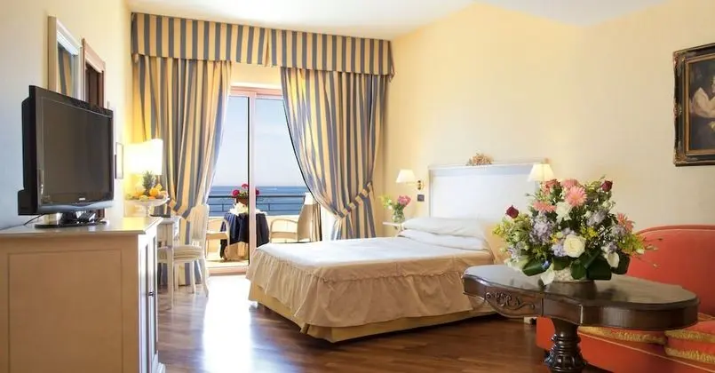 Superior Tek Büyük veya İki Ayrı Yataklı Oda, Balkon, Deniz Manzaralı