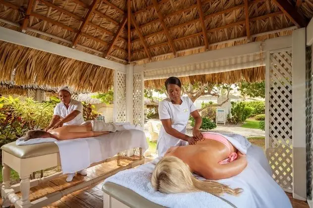 Honeymoon Suite (Access to Caribe Deluxe Princess & Tropical Deluxe Princess)