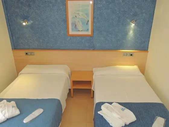 Tek Büyük veya İki Ayrı Yataklı Oda (salón)