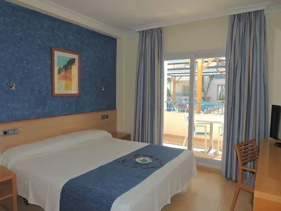Tek Büyük veya İki Ayrı Yataklı Oda (salón)