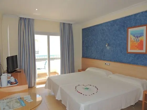 Tek Büyük veya İki Ayrı Yataklı Oda (salón)