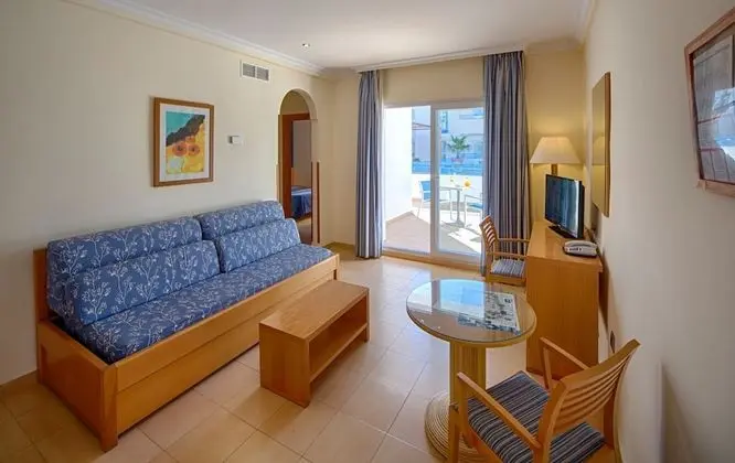 Tek Büyük veya İki Ayrı Yataklı Oda (salón)