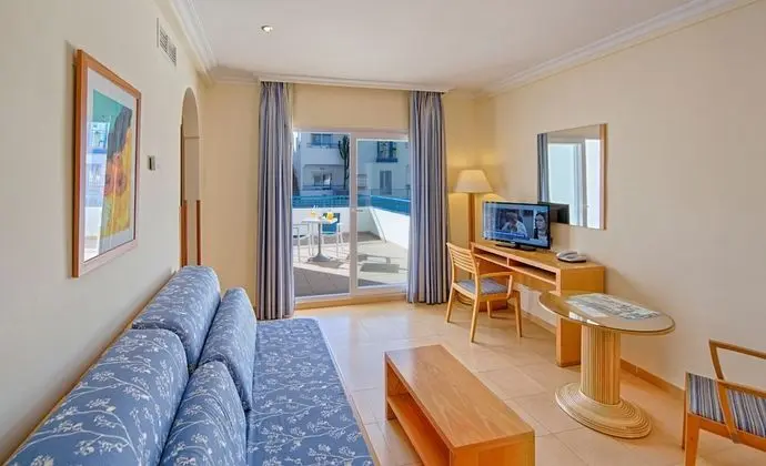 Tek Büyük veya İki Ayrı Yataklı Oda (salón)