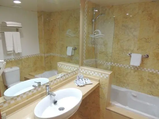 Tek Büyük veya İki Ayrı Yataklı Oda (salón)