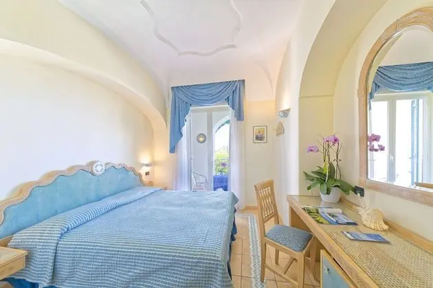 Deluxe Tek Büyük veya İki Ayrı Yataklı Oda, Teras, Deniz Manzaralı